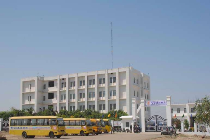 https://cache.careers360.mobi/media/colleges/social-media/media-gallery/2709/2018/10/23/Campus View of Vedant College of Engineering and Technology Bundi_Campus-View.jpg